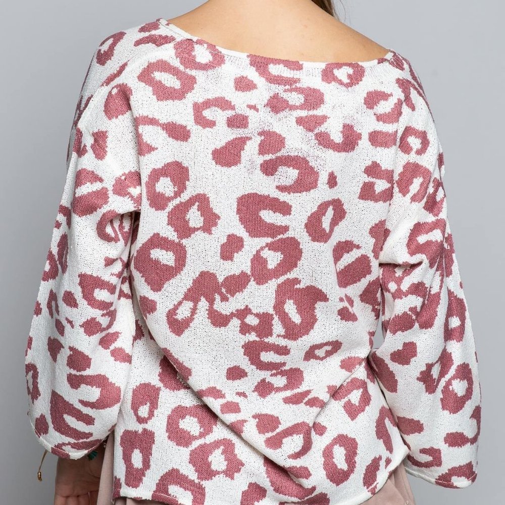 RESTOCKED! 👄 POL RASPBERRY LEOPARD SWEATER TOP - Picture 5 of 6